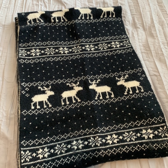 Abercrombie & Fitch Knit Scarf - Picture 2 of 6
